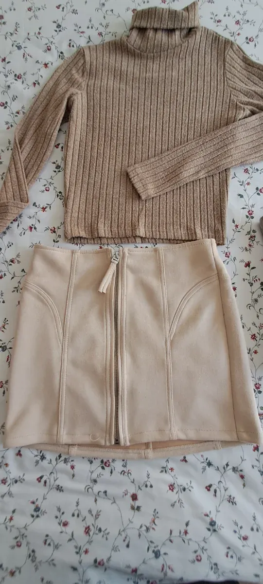 Minifalda y 2 jerseis. Talla S