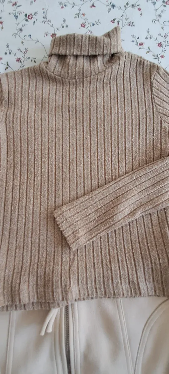 Minifalda y 2 jerseis. Talla S