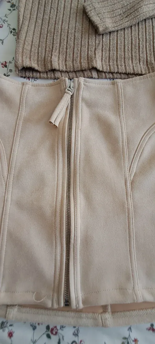 Minifalda y 2 jerseis. Talla S