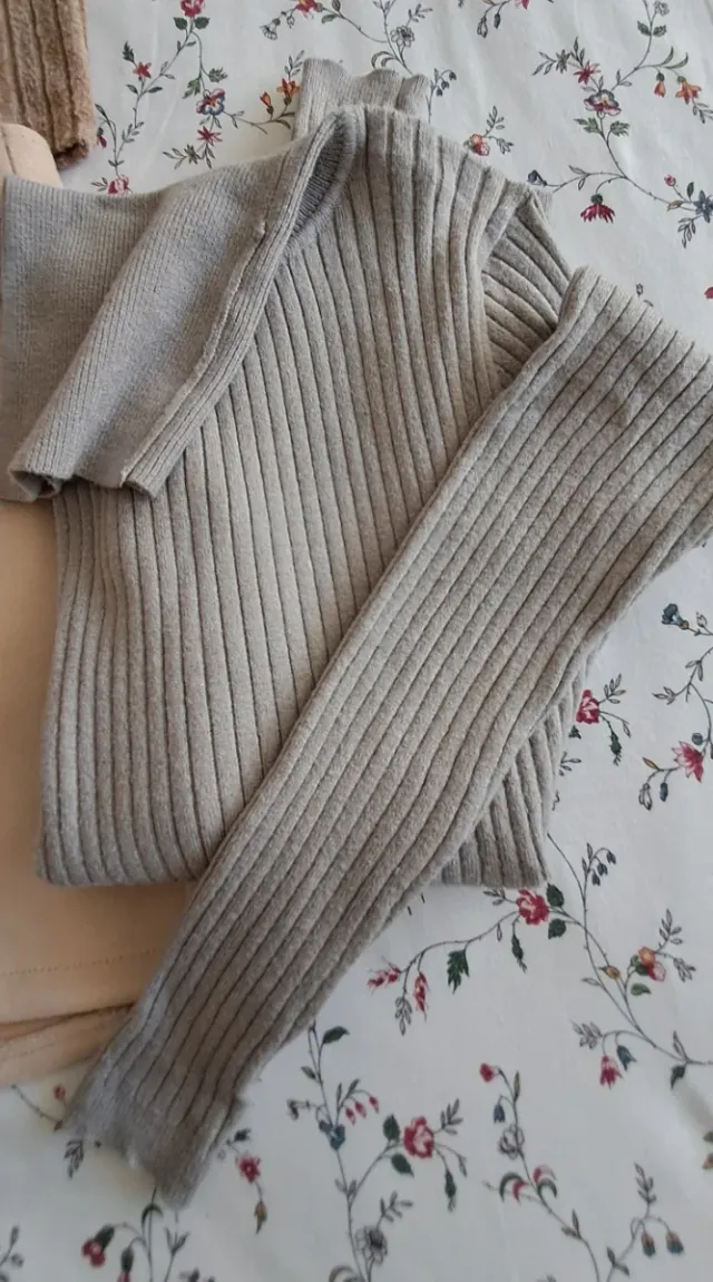 Minifalda y 2 jerseis. Talla S