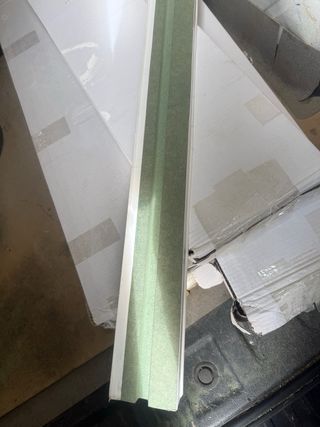 Rodapié hidrófugo blanco de 7 centímetros