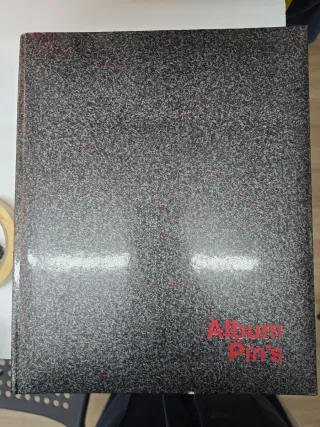 Lote de 95 pins antiguos variados