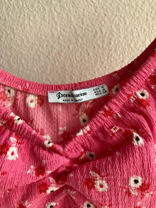 Vestido Stradivarius floral rosa talla M