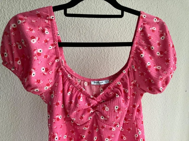 Vestido Stradivarius floral rosa talla M