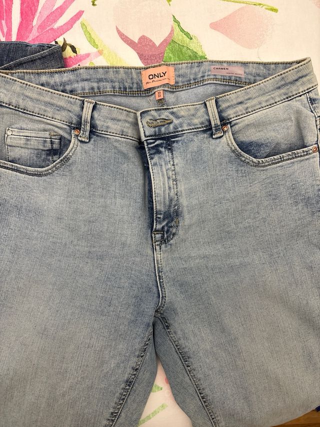 Pantalones vaqueros y grises