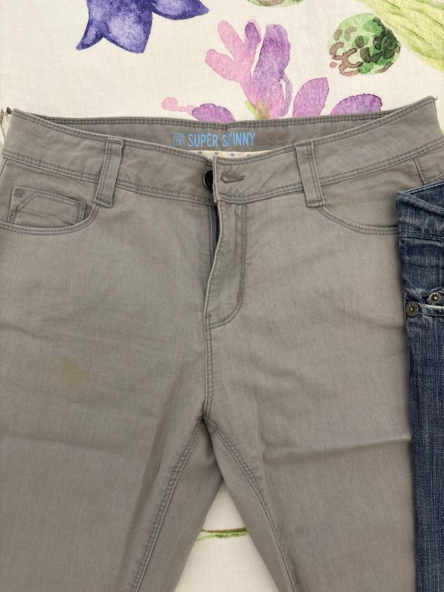 Pantalones vaqueros y grises
