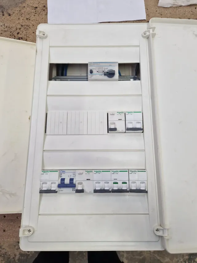 Dos cuadros eléctricos