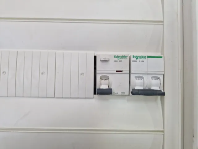 Dos cuadros eléctricos