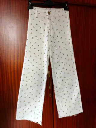 Pantalón blanco estampado floral