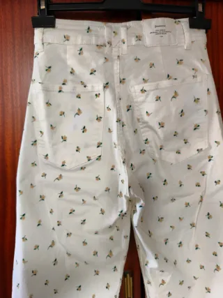 Pantalón blanco estampado floral