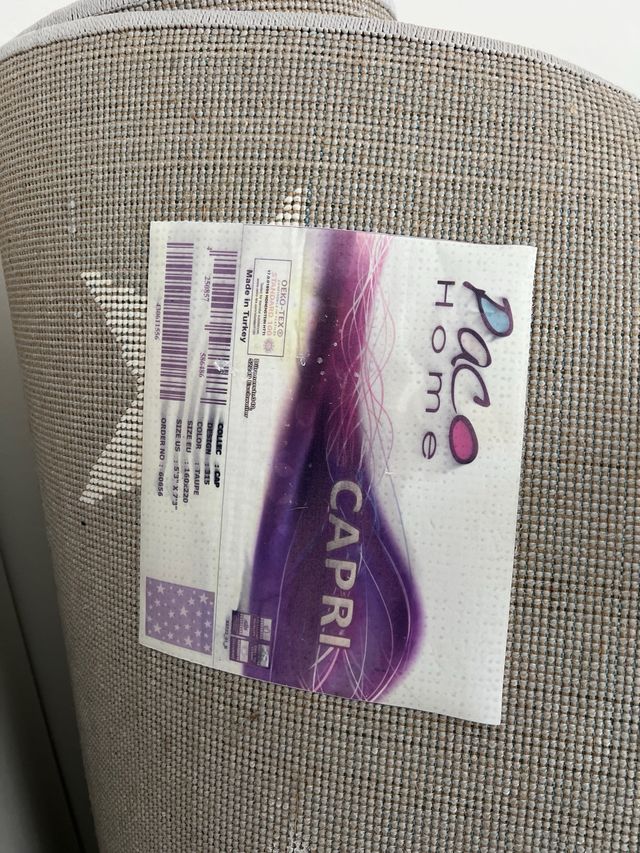 Alfombra infantil gris con estrellas blancas