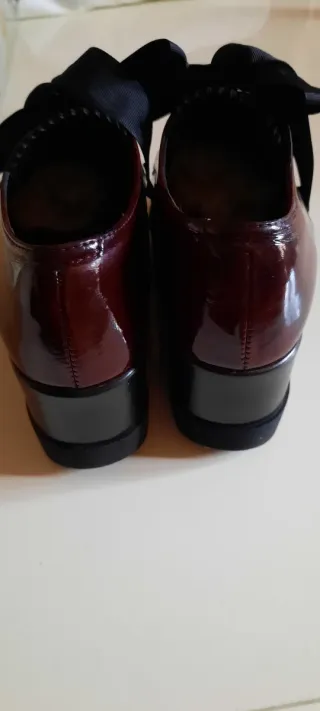 Scarpe vernice bordeaux con fiocco