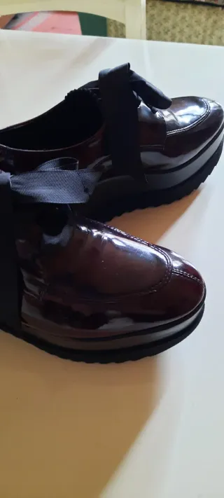 Scarpe vernice bordeaux con fiocco