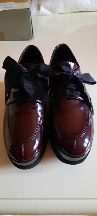 Scarpe vernice bordeaux con fiocco