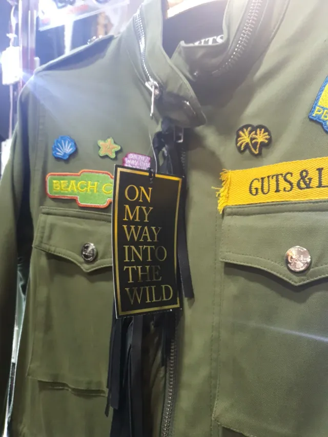 Parka GUTS AND LOVE verde con flecos