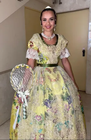 Traje de Fallera con Manteletas y Zapatos