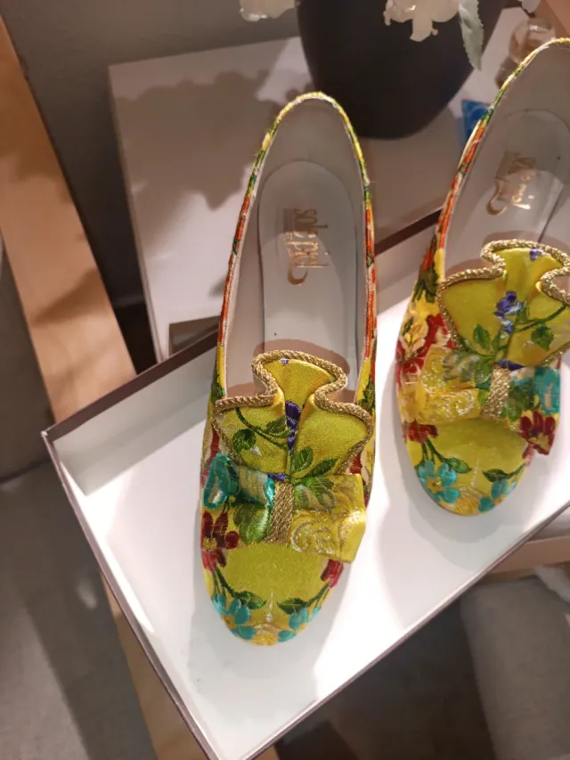 Traje de Fallera con Manteletas y Zapatos