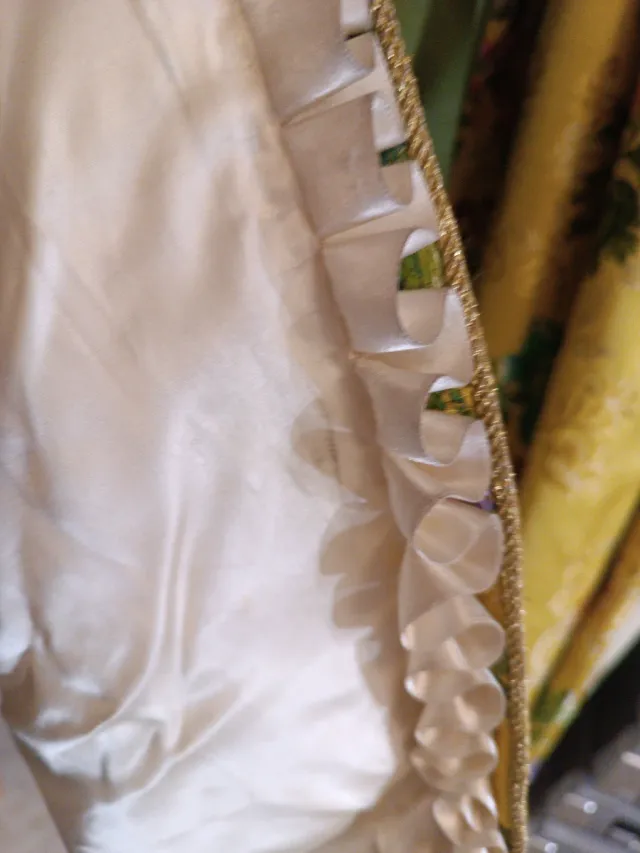 Traje de Fallera con Manteletas y Zapatos