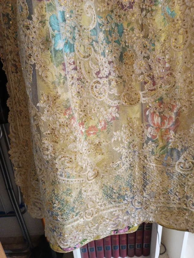 Traje de Fallera con Manteletas y Zapatos