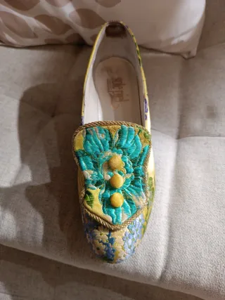 Traje de Fallera con Manteletas y Zapatos