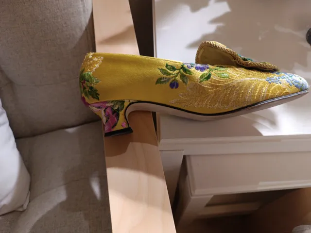 Traje de Fallera con Manteletas y Zapatos