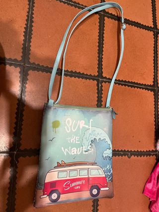 Bolso niña verano furgoneta y olas