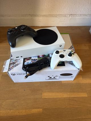 Xbox Series S 512GB Blanca + Mando Negro