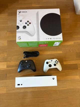 Xbox Series S 512GB Blanca + Mando Negro