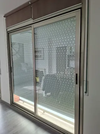 Balconeras aluminio con persiana