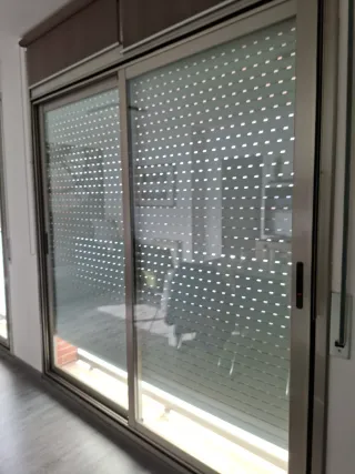 Balconeras aluminio con persiana