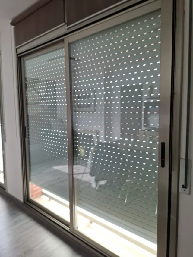 Balconeras aluminio con persiana