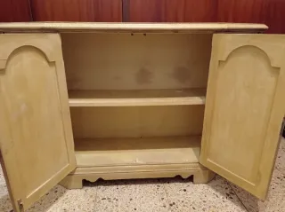Aparador antiguo pintado a mano