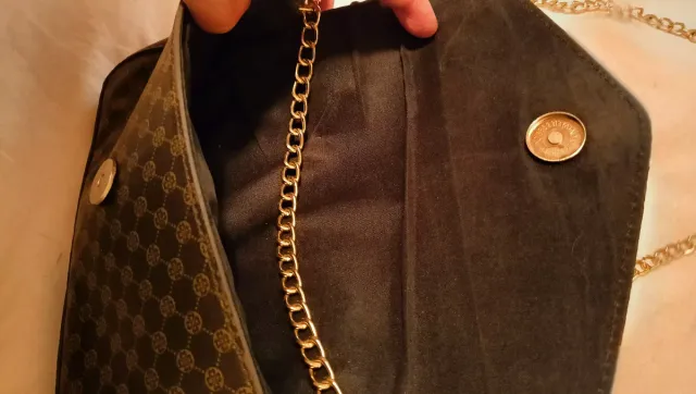 Bolso de mano con cadena