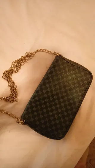 Bolso de mano con cadena