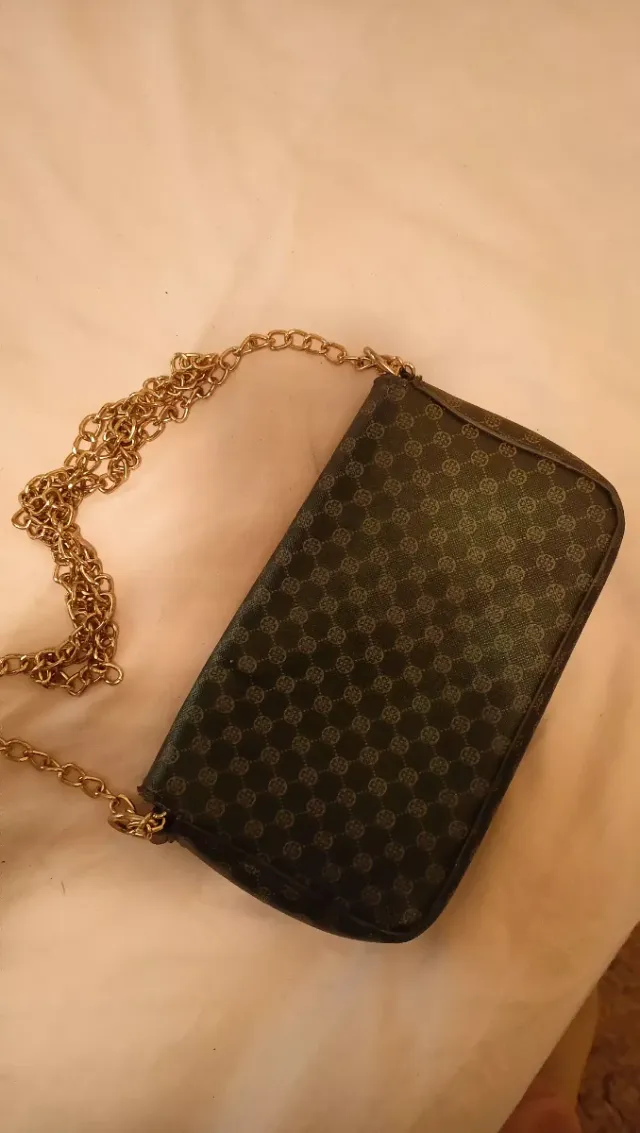 Bolso de mano con cadena