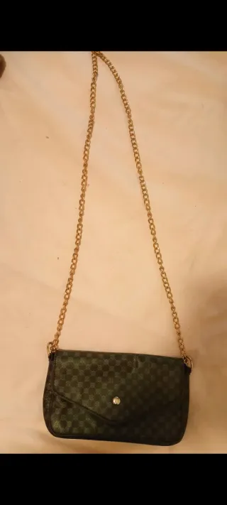 Bolso de mano con cadena