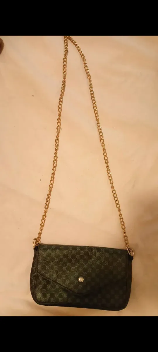 Bolso de mano con cadena