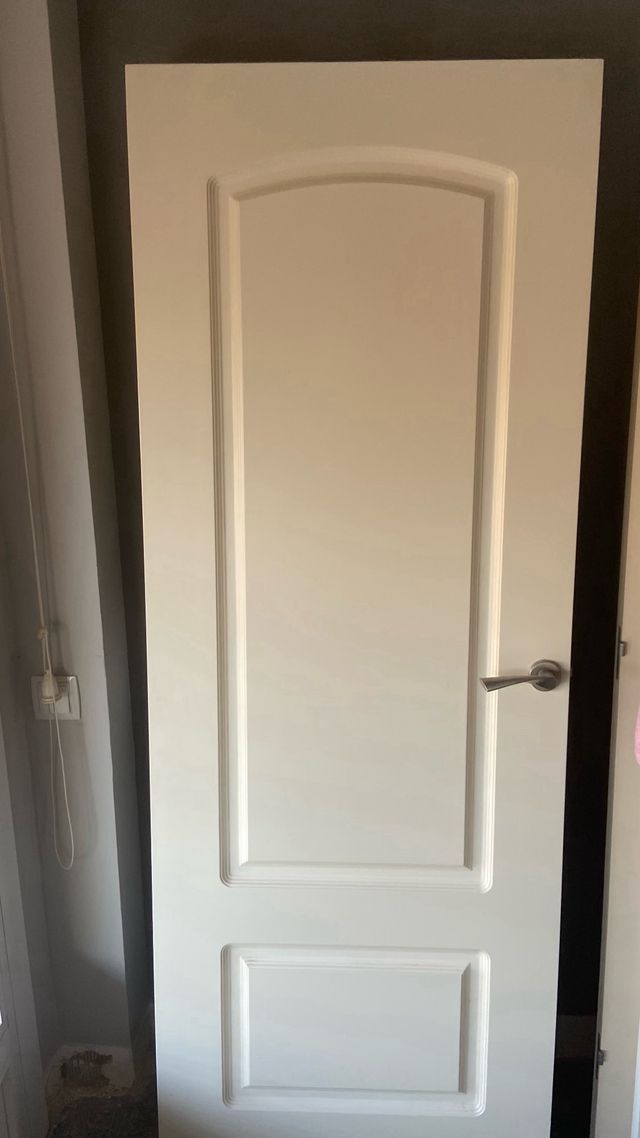 Puerta interior blanca con molduras 6 puertas