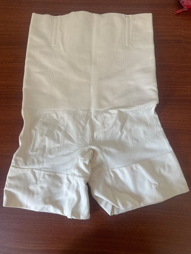 Pantalones cortos moldeador beige talla única