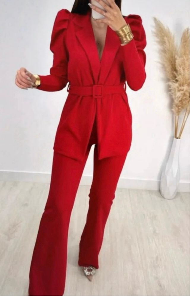 Conjunto chaqueta y pantalón rojo