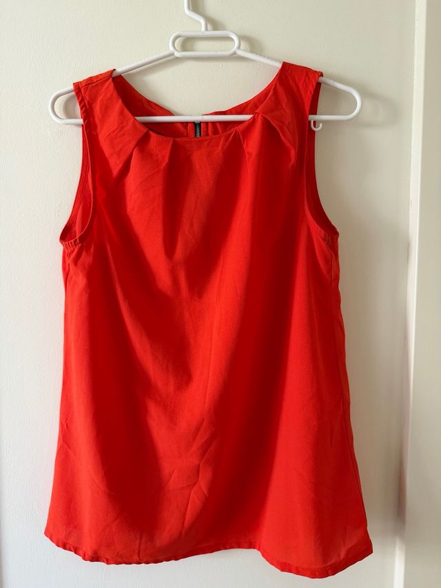 Camiseta sin mangas roja