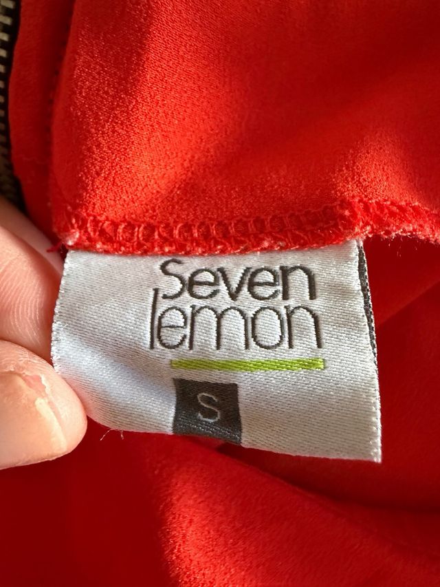 Camiseta sin mangas roja