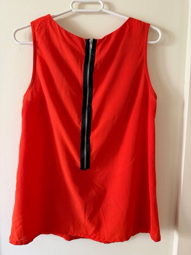 Camiseta sin mangas roja