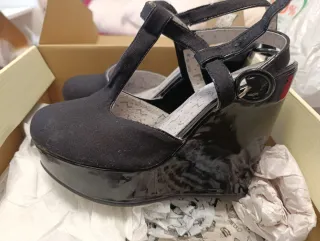 Zapatos de cuña Kling negros