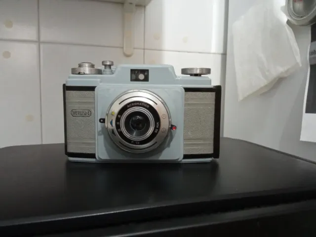 Cámara analógica vintage con funda