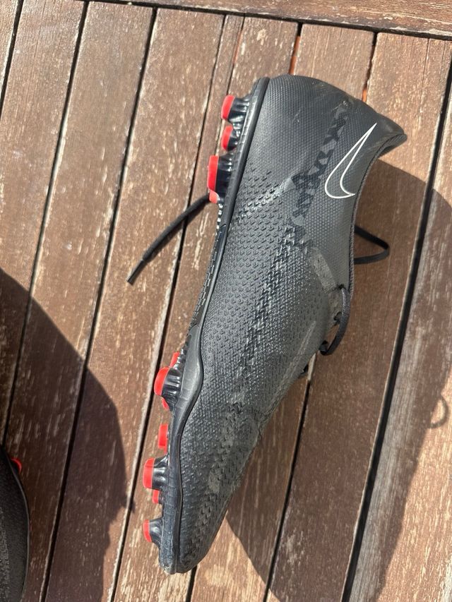 Botines Nike Phantom Negro/Rojo