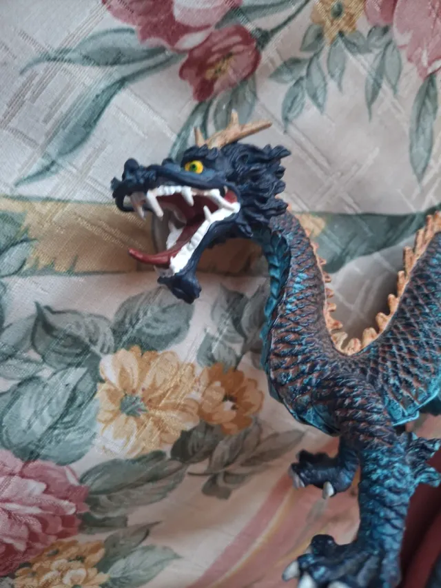 Muñeco Dragón Juguete