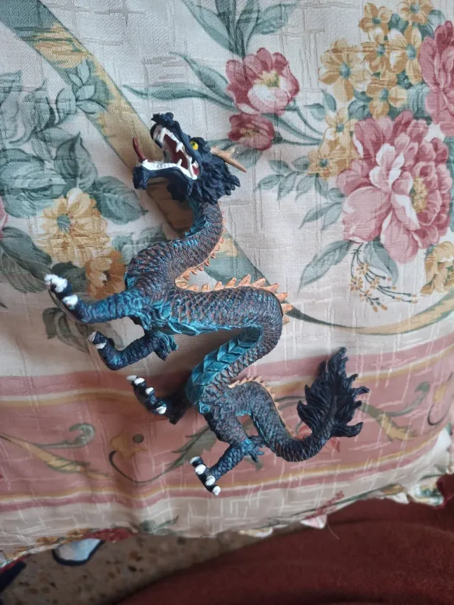 Muñeco Dragón Juguete