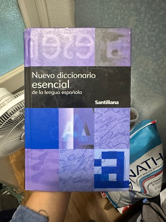 Nuevo Diccionario Esencial de La Lengua Espanol...