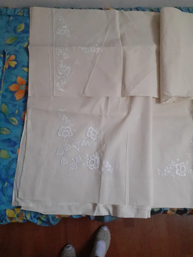 Juego sábanas beige bordado flores hilo seda blanc